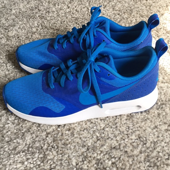 Nike Shoes - Nike Air Max Tavas